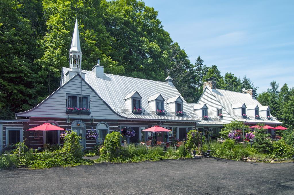 Le Petit Clocher Gite Touristique B & B Saint-Sauveur-des-Monts Dış mekan fotoğraf