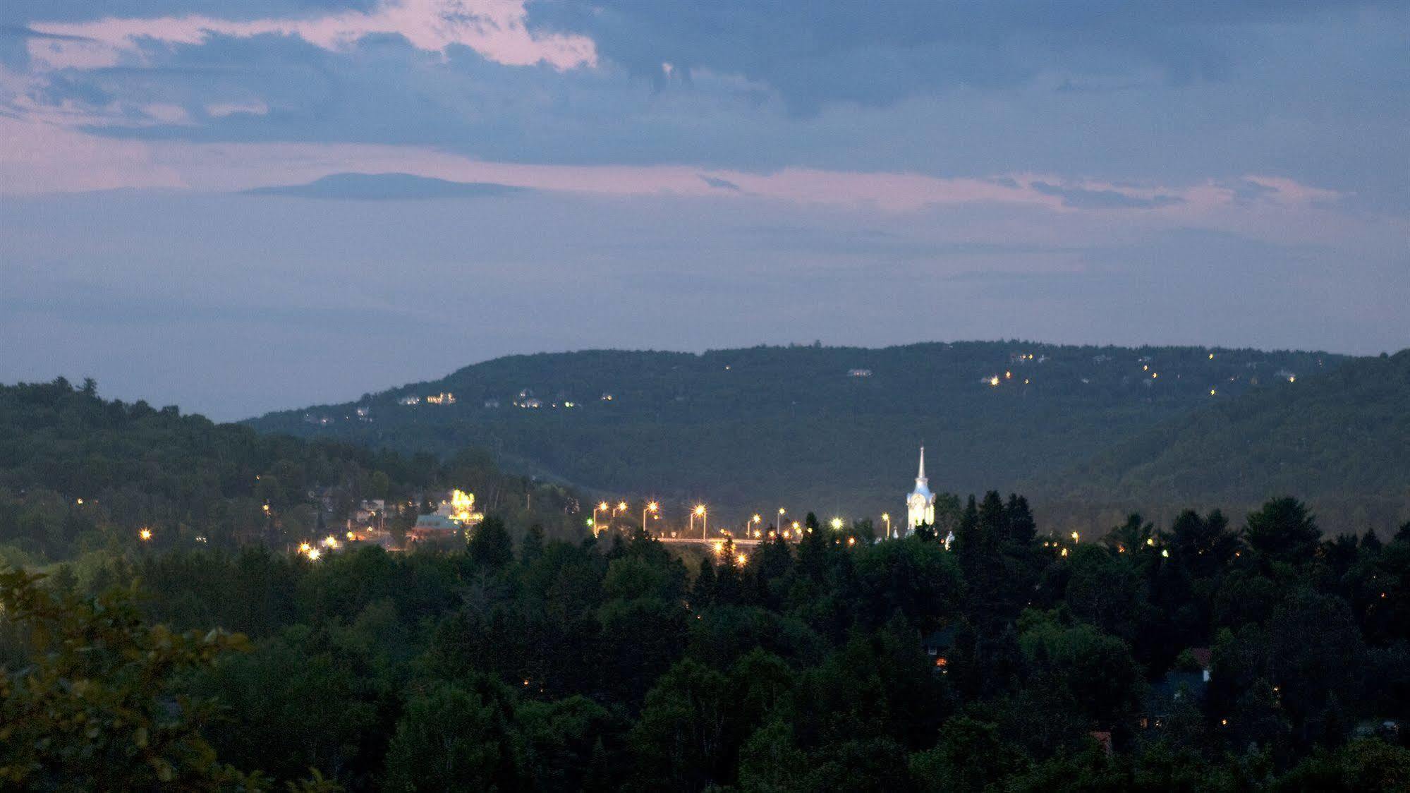 Le Petit Clocher Gite Touristique B & B Saint-Sauveur-des-Monts Dış mekan fotoğraf