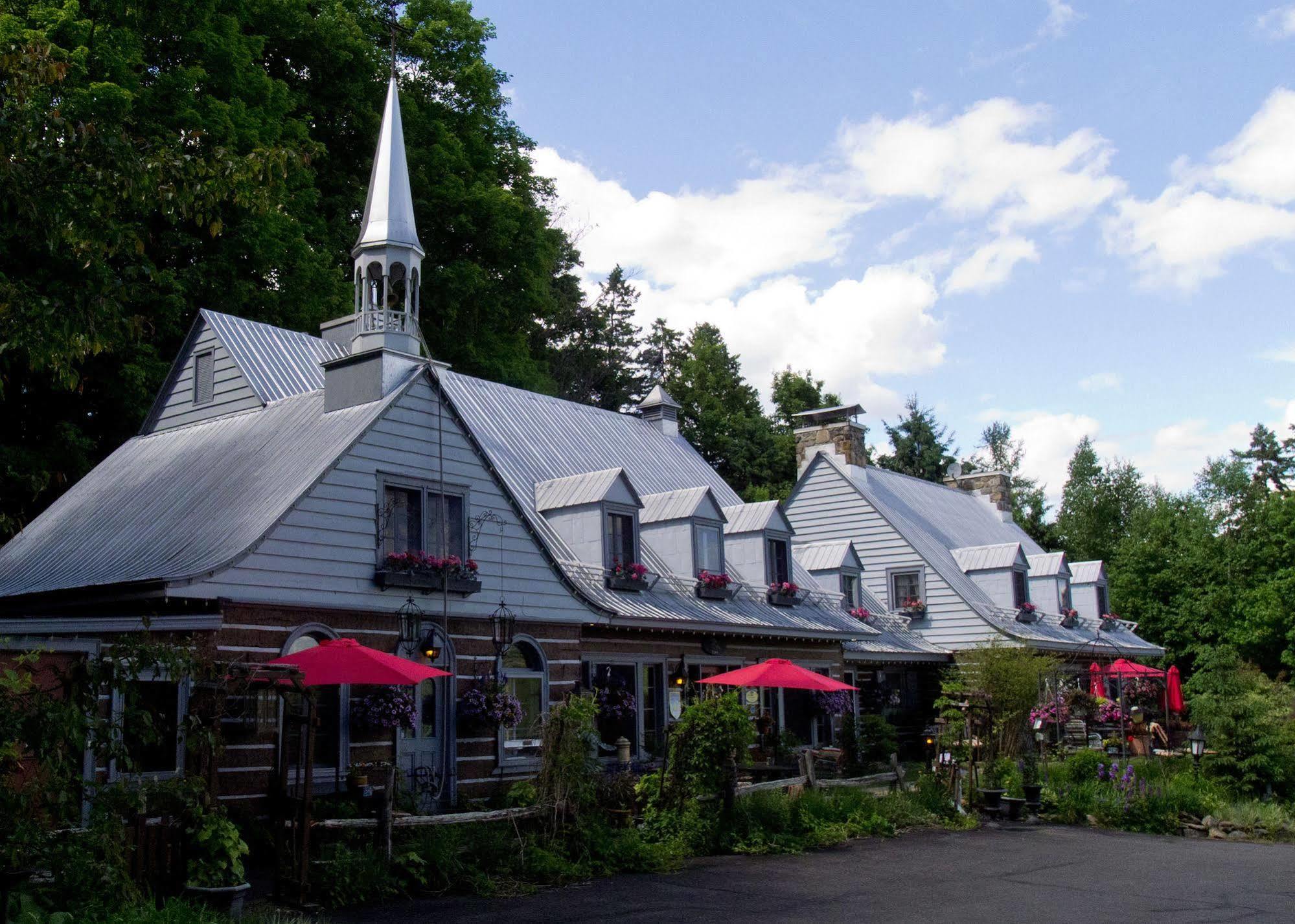 Le Petit Clocher Gite Touristique B & B Saint-Sauveur-des-Monts Dış mekan fotoğraf
